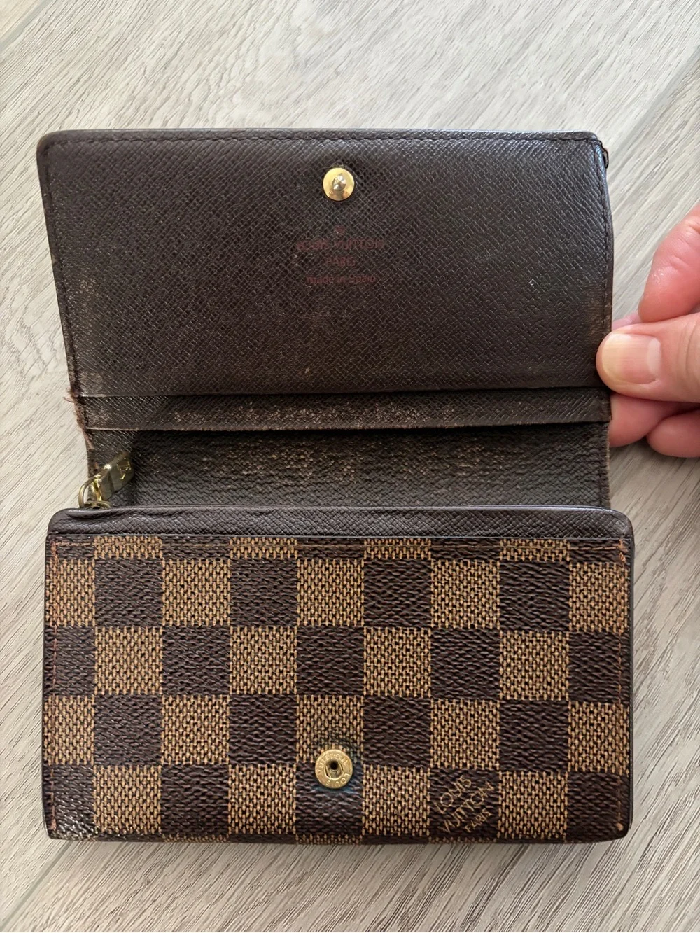 Louis Vuitton Brown Damier Medium Wallet with Gold Button - Picture 3 of 16